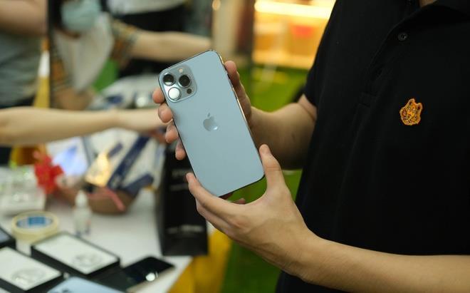 Người Việt Nam chuộng iPhone có kích thước to nhất - 1