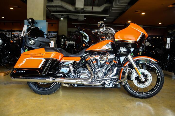 Harley-Davidson Road Glide CVO màu đặc biệt giá hơn 2,3 tỷ đồng - 14