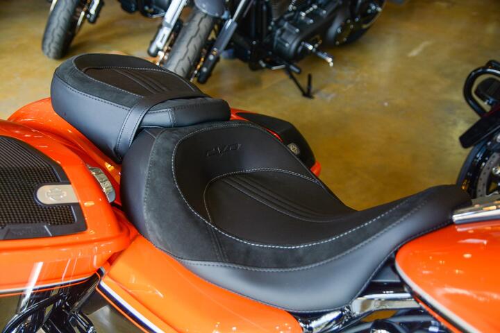 Harley-Davidson Road Glide CVO màu đặc biệt giá hơn 2,3 tỷ đồng - 8