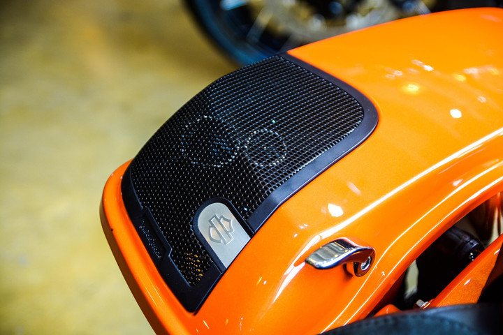 Harley-Davidson Road Glide CVO màu đặc biệt giá hơn 2,3 tỷ đồng - 11