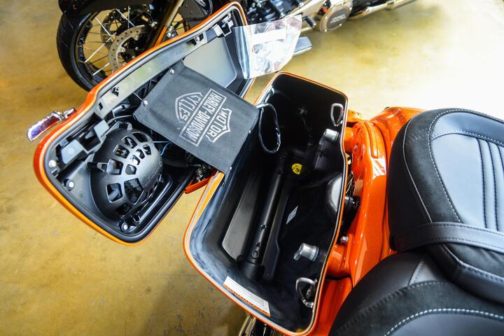 Harley-Davidson Road Glide CVO màu đặc biệt giá hơn 2,3 tỷ đồng - 9