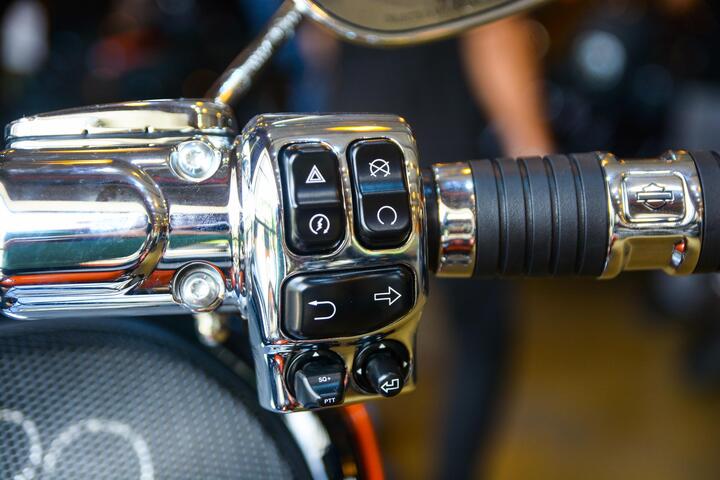 Harley-Davidson Road Glide CVO màu đặc biệt giá hơn 2,3 tỷ đồng - 13