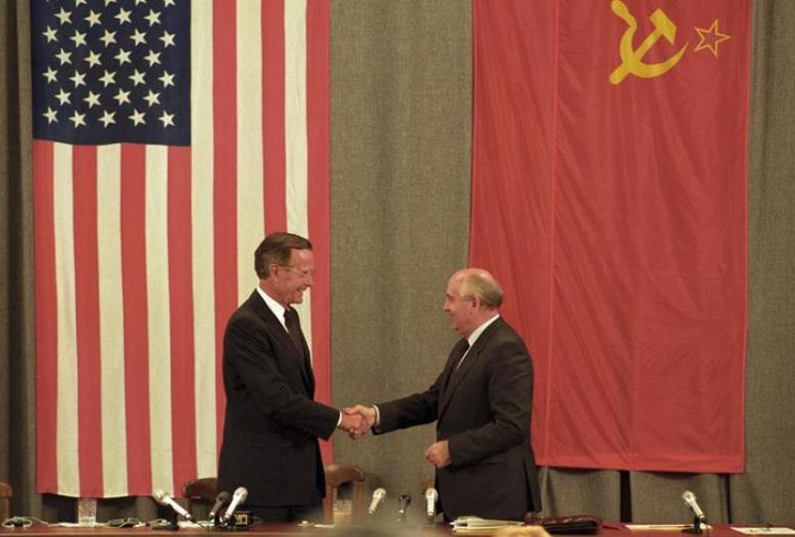 Nhìn lại cuộc đời của lãnh đạo Liên Xô Mikhail Gorbachev qua ảnh - 6