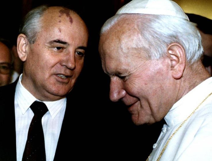 Nhìn lại cuộc đời của lãnh đạo Liên Xô Mikhail Gorbachev qua ảnh - 9