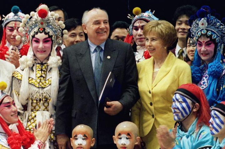 Nhìn lại cuộc đời của lãnh đạo Liên Xô Mikhail Gorbachev qua ảnh - 8