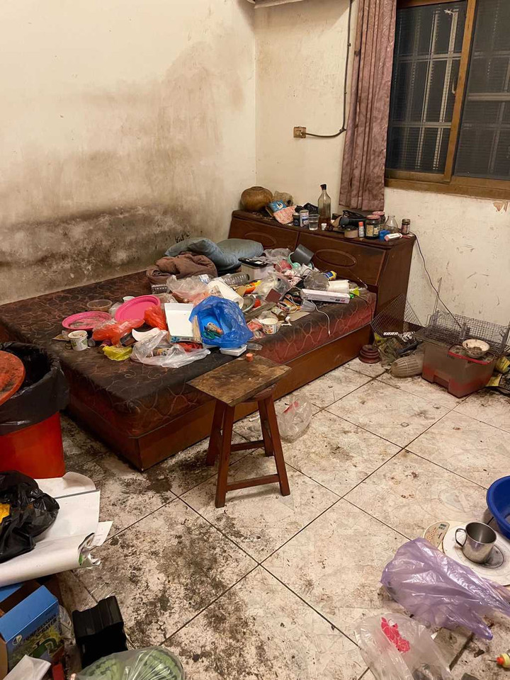 Chàng trai sốc khi đến phòng của người bạn giàu có sở hữu tài khoản hơn 340 tỷ - 1