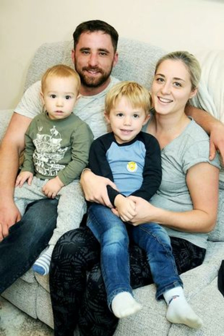 Người đàn ông gây sốc khi sống chung với ‘trăn Miến Điện lớn nhất thế giới’ - 4