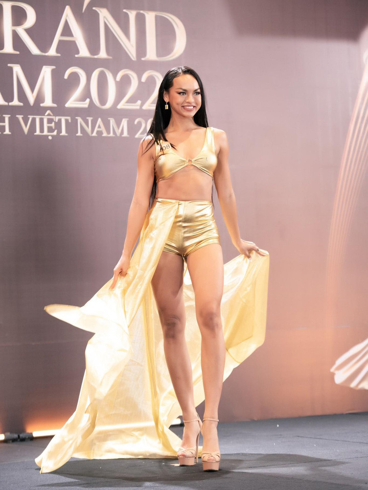 Hoa hậu Hòa bình ảnh 4 Những cô gái thi hoa hậu như chạy show - 4