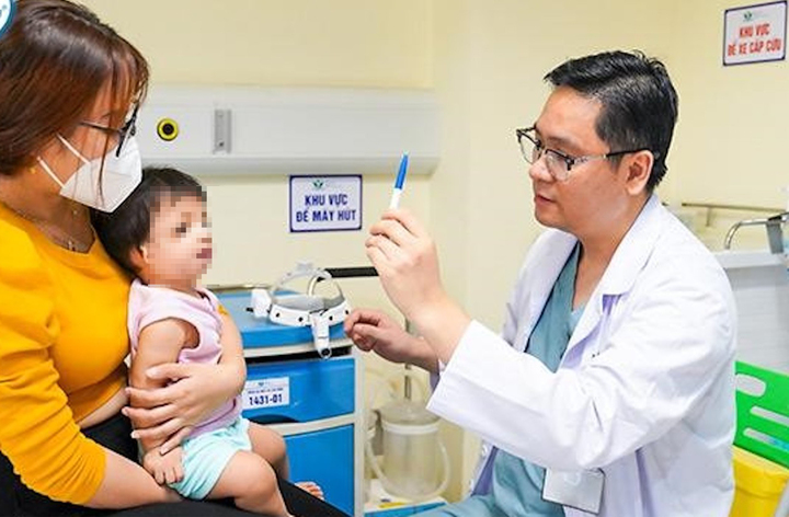 Bé gái 10 tháng tuổi mắc dị tật sọ mặt hiếm gặp - 1