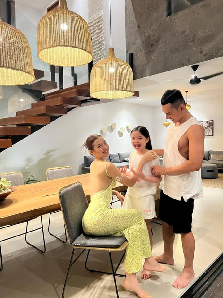 Bị mỉa mai 'lấy gái già có con riêng', Lý Bình bênh vợ đầy thâm thúy - 2