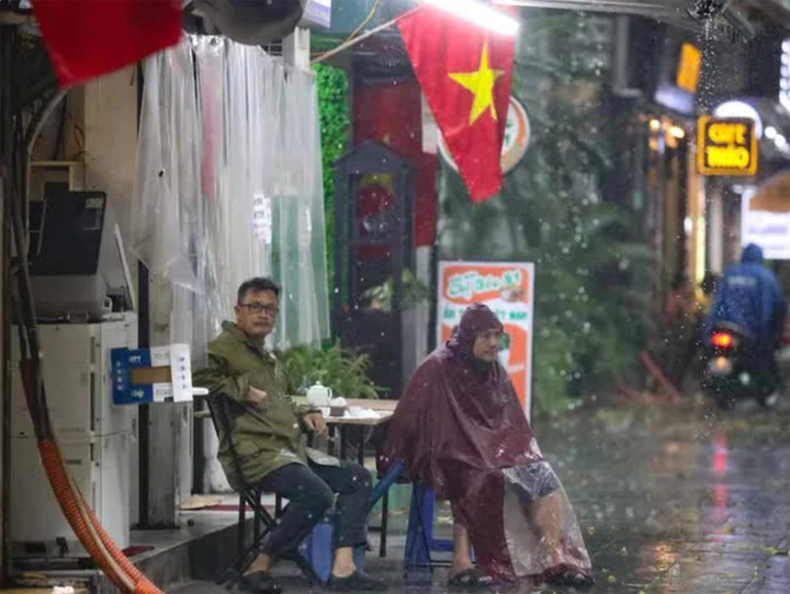 Thời tiết ngày 1/9: Miền Bắc mưa dông, đề phòng lốc sét - 1