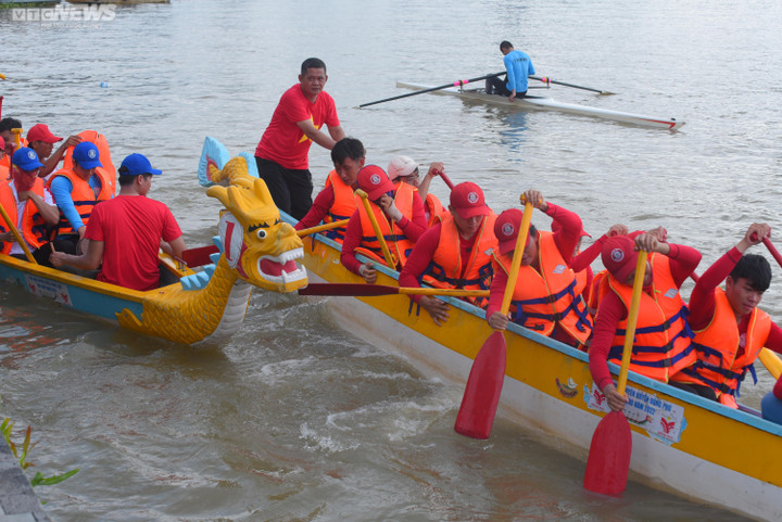 Người dân TP.HCM náo nức xem đua thuyền mừng Quốc khánh 2/9 - 3