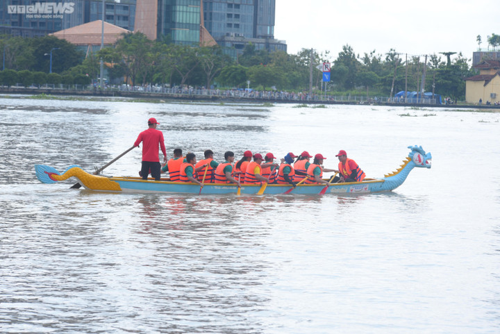 Người dân TP.HCM náo nức xem đua thuyền mừng Quốc khánh 2/9 - 8