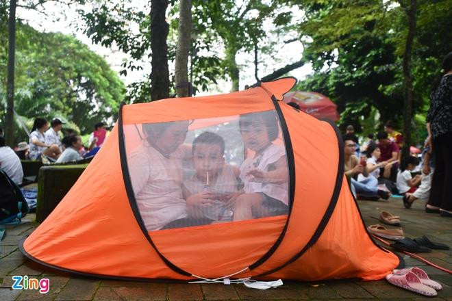 TP.HCM: Thảo Cầm Viên thành điểm cắm trại đông vui dịp nghỉ lễ - 2