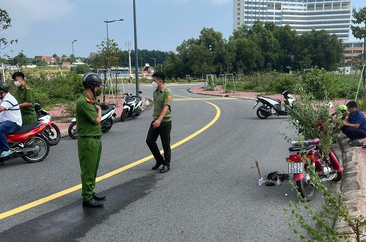 Thi thể trẻ sơ sinh bị đốt cháy trong bụi cỏ gần bệnh viện - 1