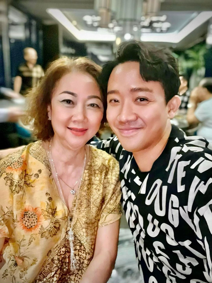 Sao Việt 4/9: Diva Hồng Nhung khoe cơ bụng săn chắc ở tuổi 52 - 3