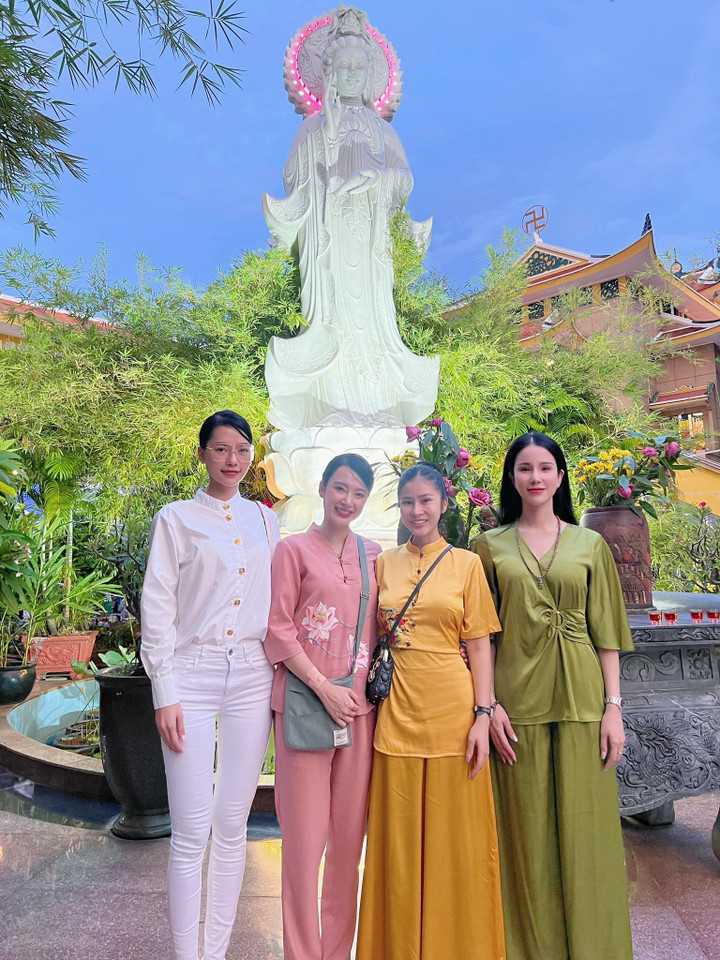 Sao Việt 4/9: Diva Hồng Nhung khoe cơ bụng săn chắc ở tuổi 52 - 5