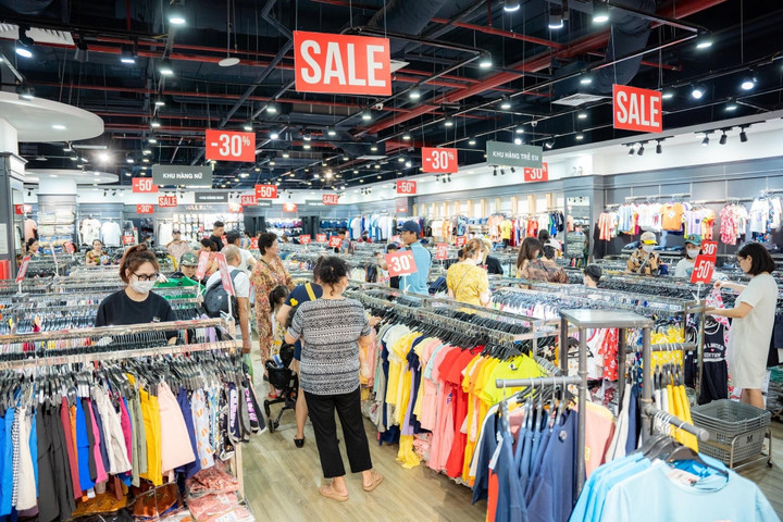Các trung tâm thương mại Vincom đông kín khách dịp nghỉ lễ 2/9 - 4