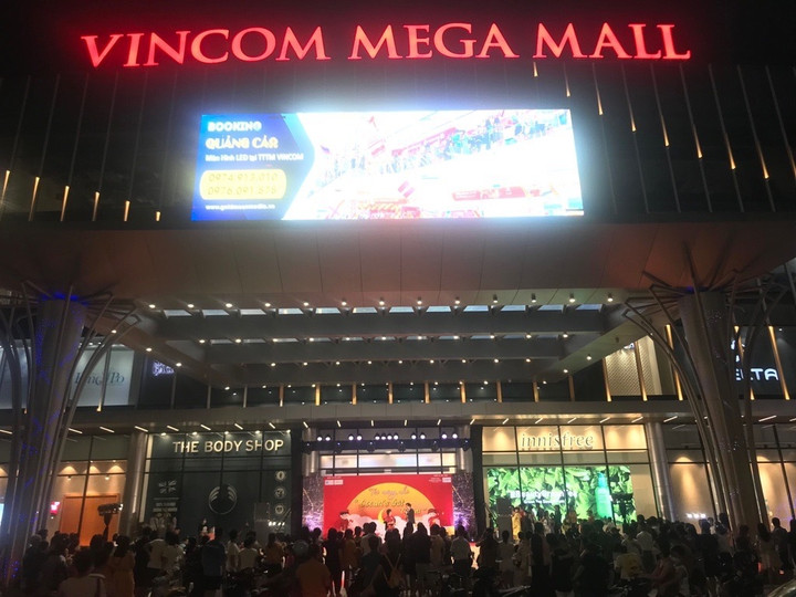 Các trung tâm thương mại Vincom đông kín khách dịp nghỉ lễ 2/9 - 6