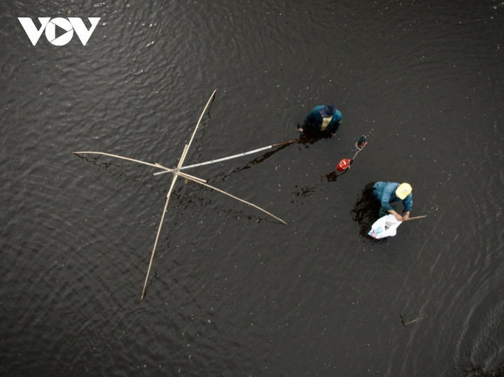 Người dân nô nức trẩy hội 'phá trằm' bắt cá sau 2 năm gián đoạn do dịch bệnh - 10