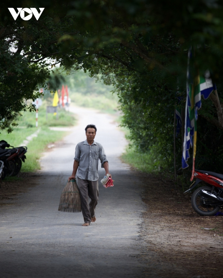 Người dân nô nức trẩy hội 'phá trằm' bắt cá sau 2 năm gián đoạn do dịch bệnh - 3