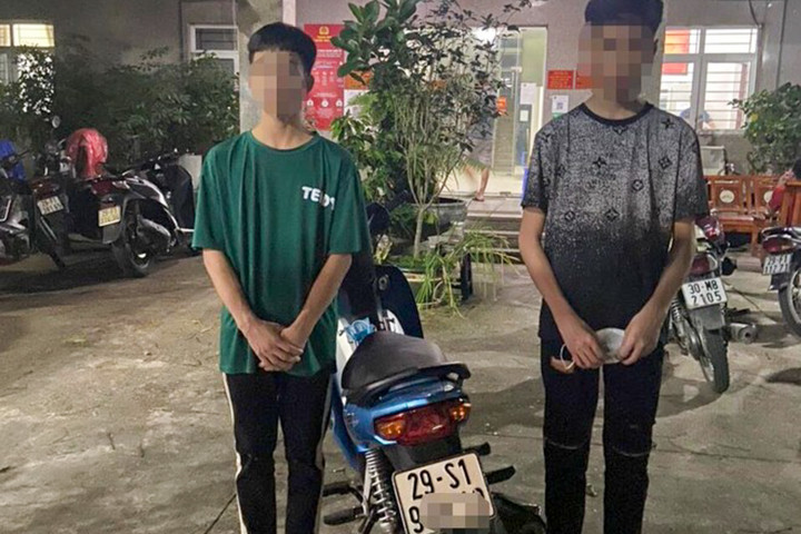 10 'quái xế' vi phạm giao thông trên nhiều tuyến phố trung tâm Hà Nội - 1