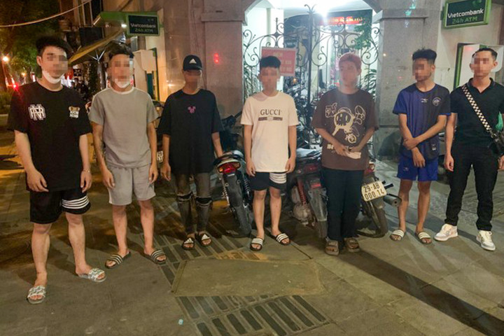 10 'quái xế' vi phạm giao thông trên nhiều tuyến phố trung tâm Hà Nội - 2