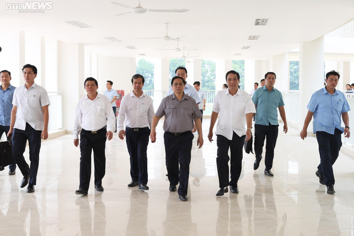 Ngày làm việc với lịch trình dày đặc, xuyên nghỉ lễ của Thủ tướng tại Phú Thọ - 13