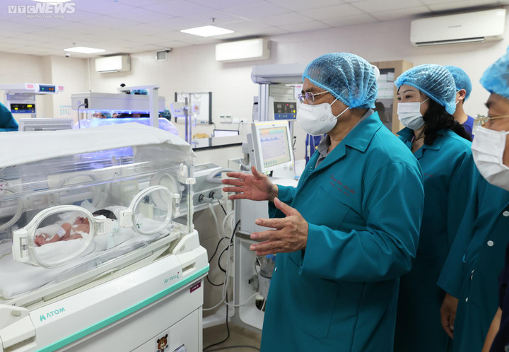 Ngày làm việc với lịch trình dày đặc, xuyên nghỉ lễ của Thủ tướng tại Phú Thọ - 10