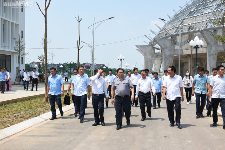 Ngày làm việc với lịch trình dày đặc, xuyên nghỉ lễ của Thủ tướng tại Phú Thọ - 14