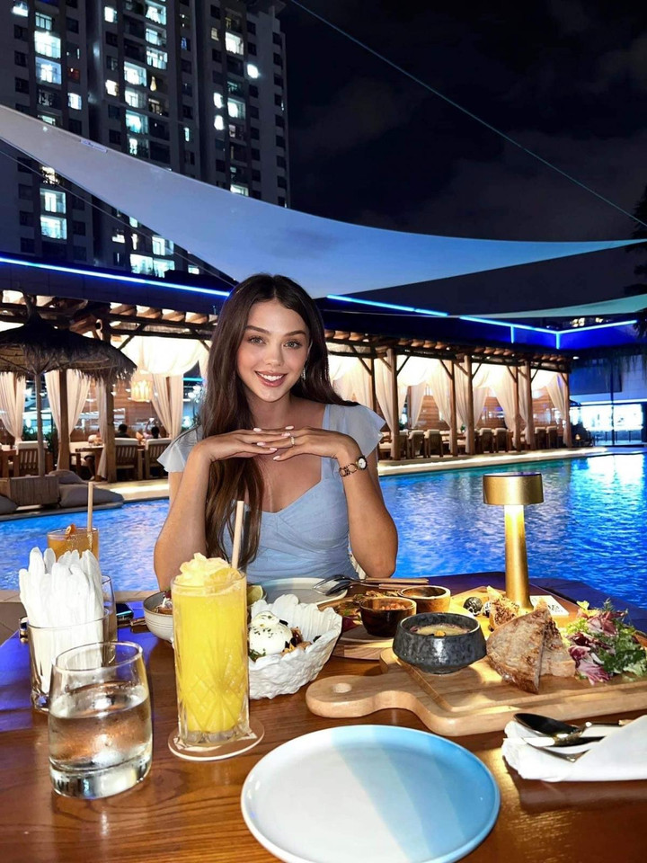 Bùi Tiến Dũng xứng đáng là 'chồng quốc dân', tặng túi nửa tỷ đồng cho vợ - 1