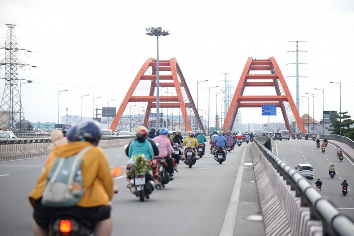Người dân đổ về TP.HCM sau nghỉ lễ, cửa ngõ không ùn tắc - 3