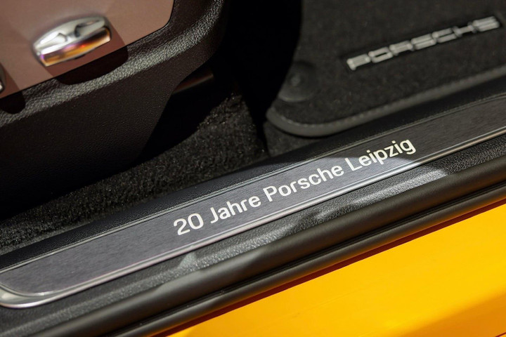 Porsche Macan bản độc nhất ảnh 5 Porsche Macan phiên bản đặc biệt được bán đấu giá để làm từ thiện - 5