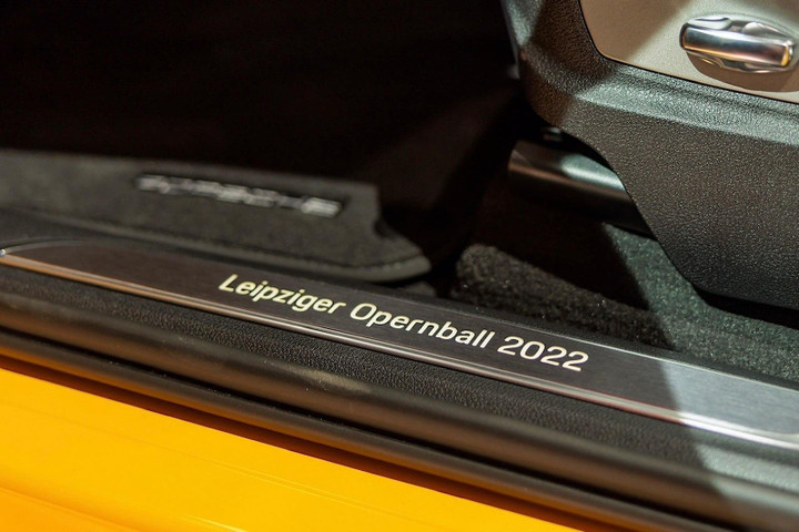 Porsche Macan bản độc nhất ảnh 4 Porsche Macan phiên bản đặc biệt được bán đấu giá để làm từ thiện - 4