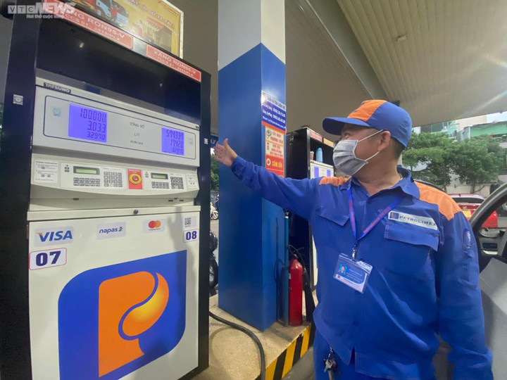 Giá xăng giảm nhiều nhất 439 đồng/lít, dầu diesel tăng mạnh - 1