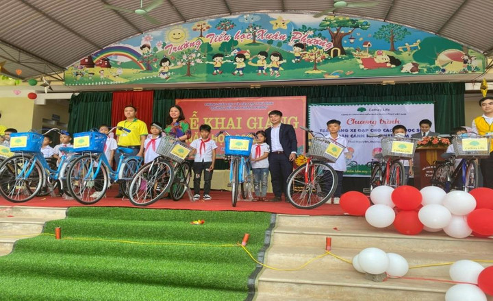 Cathay Life tặng xe đạp cho học sinh có hoàn cảnh khó khăn - 3