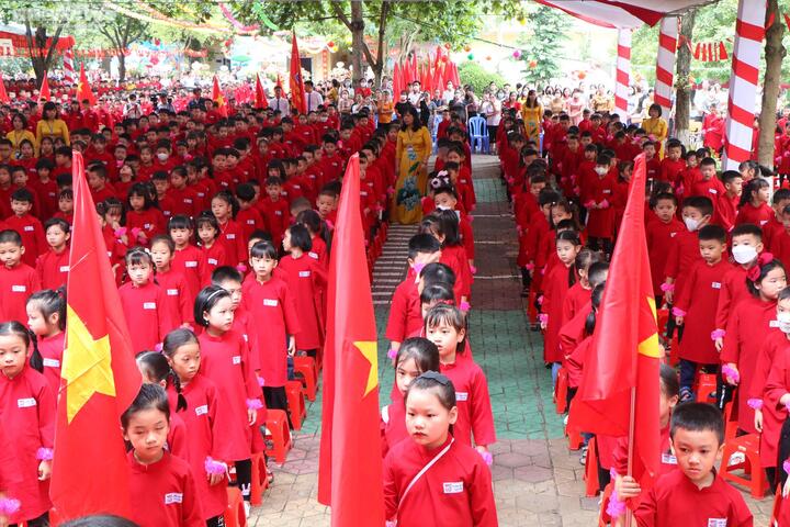 Học sinh mặc áo the, hát Xoan trong lễ khai giảng - 8