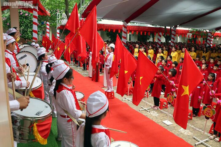 Học sinh mặc áo the, hát Xoan trong lễ khai giảng - 6