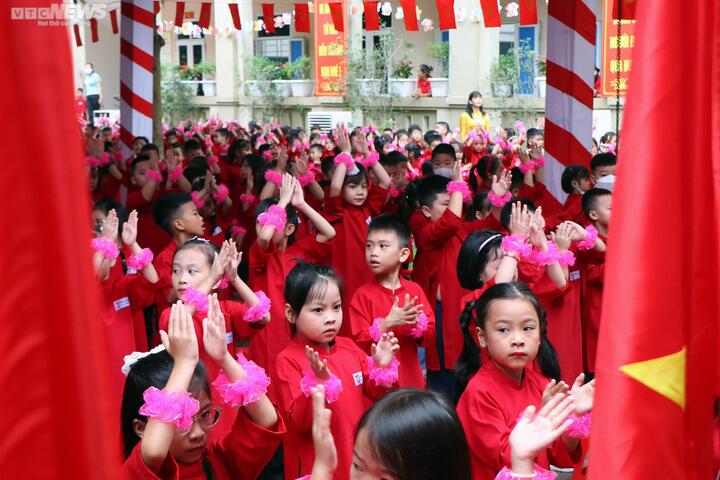 Học sinh mặc áo the, hát Xoan trong lễ khai giảng - 5