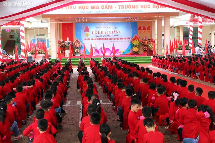 Học sinh mặc áo the, hát Xoan trong lễ khai giảng - 1