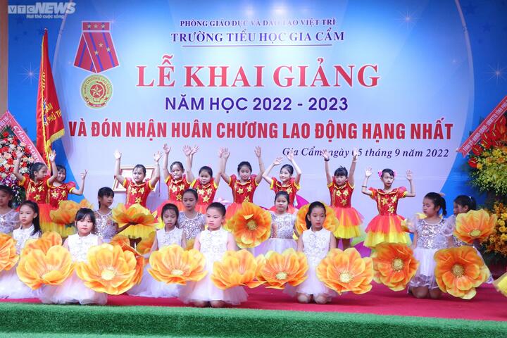 Học sinh mặc áo the, hát Xoan trong lễ khai giảng - 7
