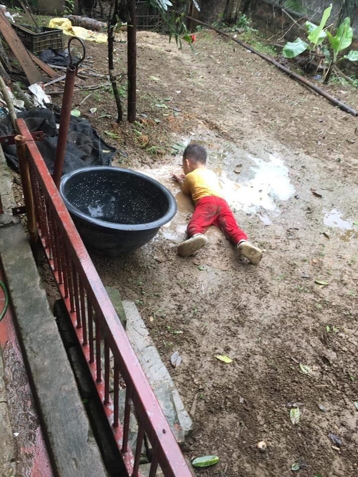 Cảnh 'nhanh tay lẹ mắt' của các siêu quậy nhí khiến bố mẹ vừa tức vừa cười ngất - 8