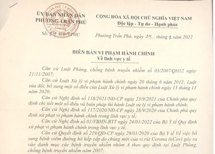 Lập biên bản vi phạm hành chính phụ huynh không cho con tiêm vaccine COVID-19 - 2
