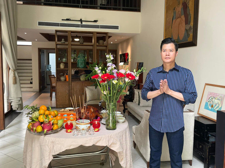 Sao Việt 7/9: Lệ Quyên sắm thêm nhẫn kim cương siêu to - 2