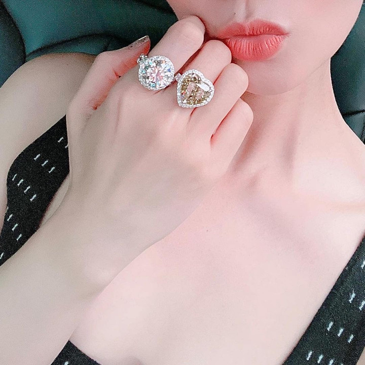 Sao Việt 7/9: Lệ Quyên sắm thêm nhẫn kim cương siêu to - 1