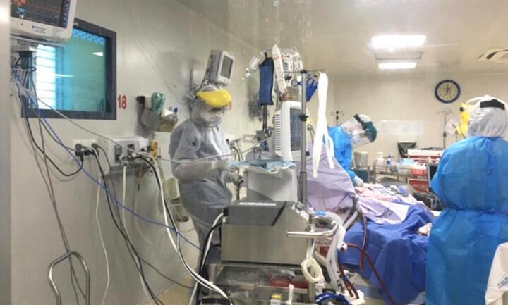 Tuyến dưới điều trị COVID-19 đóng cửa, bệnh viện tuyến trên áp lực - 1