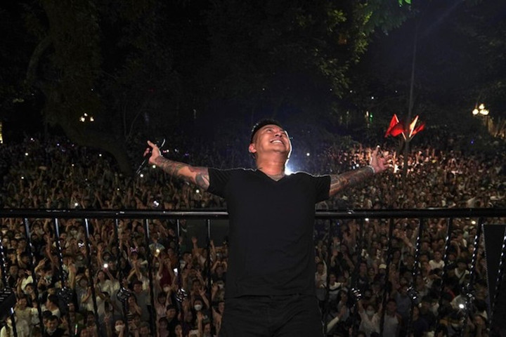 Hoàn thiện hồ sơ xử phạt ca sĩ Tuấn Hưng tổ chức liveshow ở ban công - 1