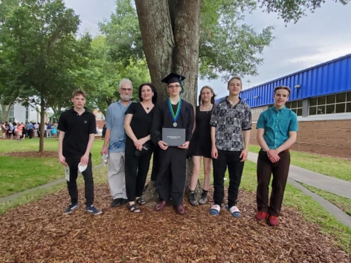 Cặp vợ chồng lệch 26 tuổi chia sẻ cuộc sống không ngờ sau 20 năm - 5