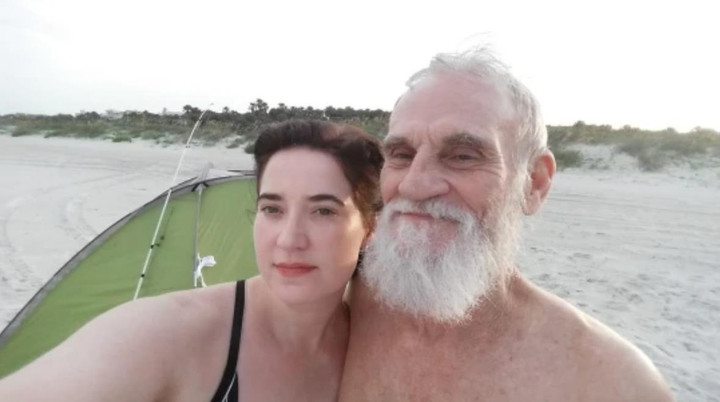 Cặp vợ chồng lệch 26 tuổi chia sẻ cuộc sống không ngờ sau 20 năm - 4