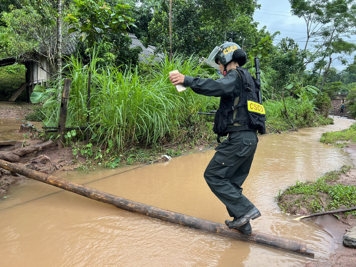 Lập chốt chặn truy bắt kẻ truy sát cả gia đình vợ ở Hòa Bình - 1